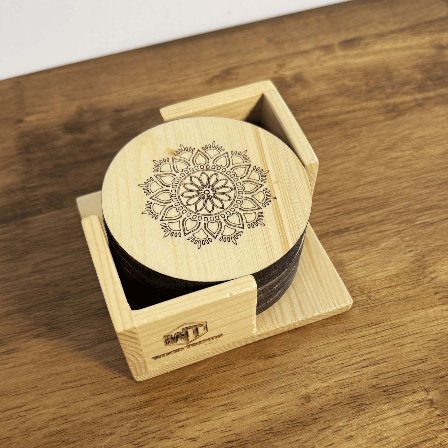Wooden Tea Coasters – Set of 5 Round Pine Wood Coasters (Beige, Decorative)