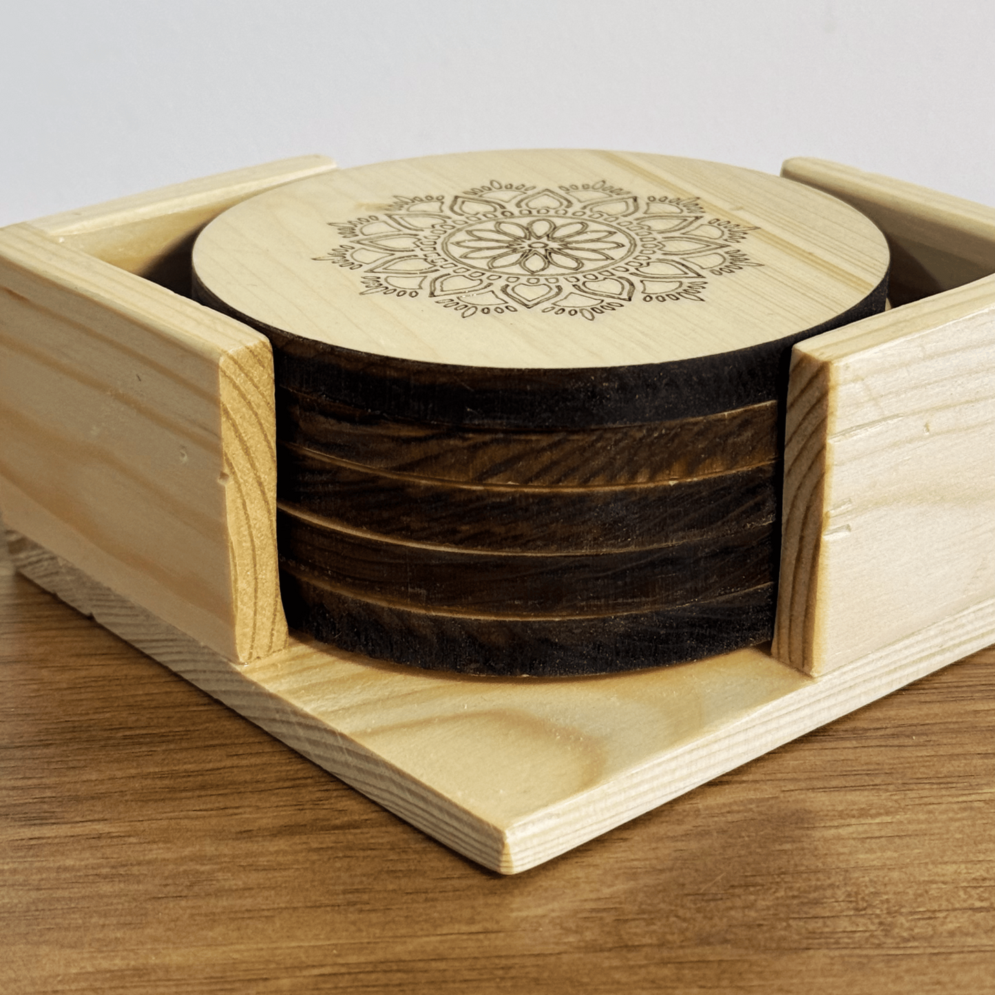 Wooden Tea Coasters – Set of 5 Round Pine Wood Coasters (Beige, Decorative)
